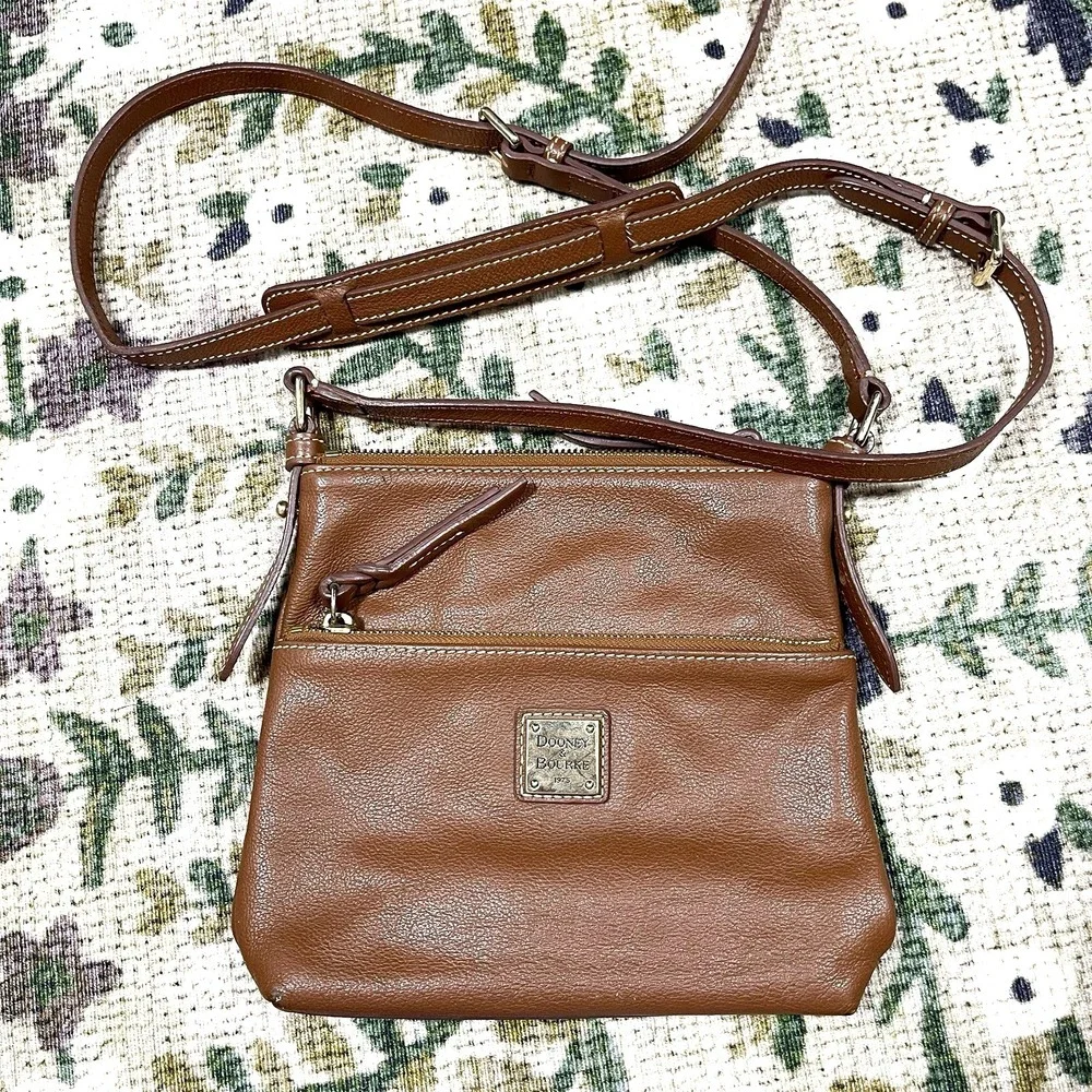 Dooney‎ and Bourke 1975 Pebble Grain Leather Crossbody Shoulder Bag Brown
